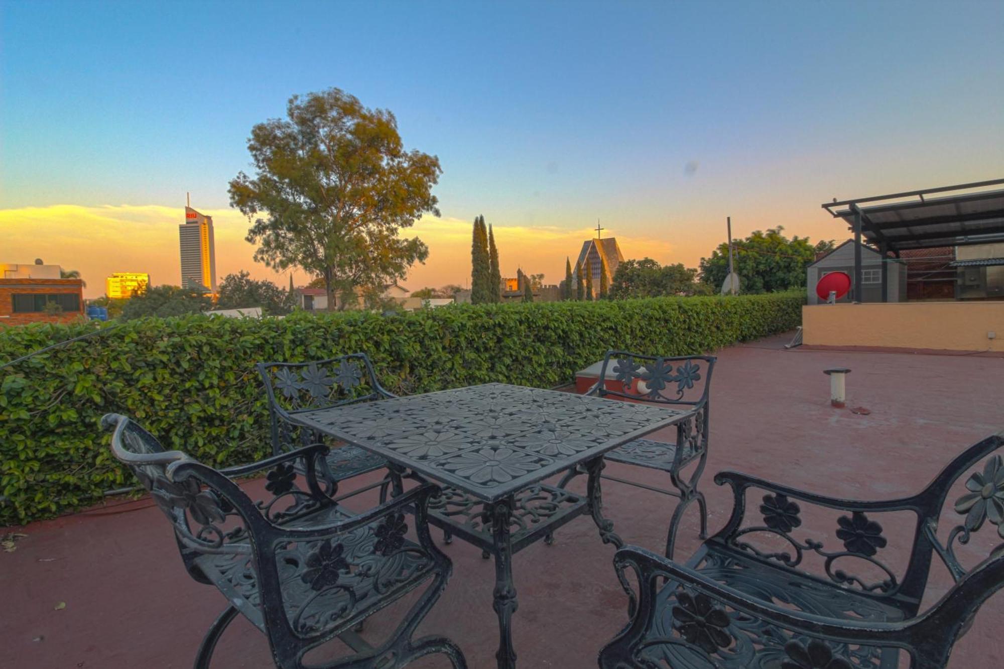 Suite/ Terraza En La Glorieta Chapalita Apartamento *