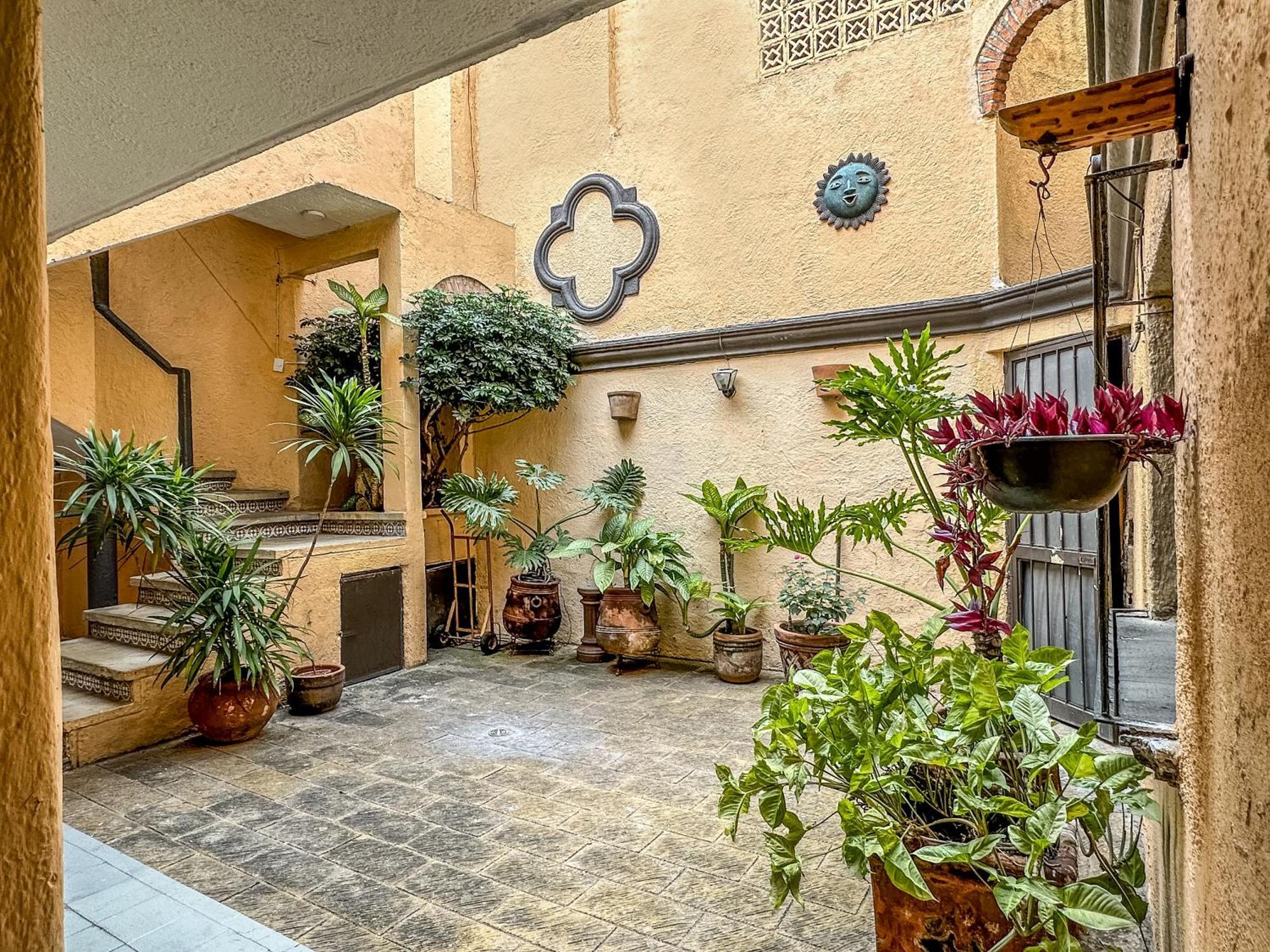 Suite/ Terraza En La Glorieta Chapalita Apartamento *